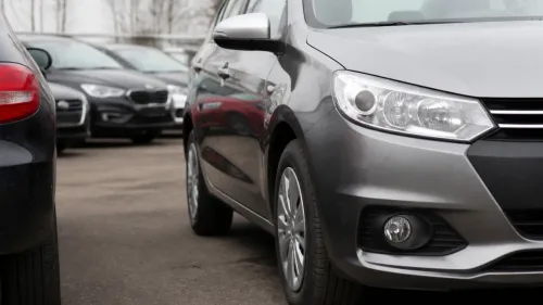 Ojazdené auto v bazáre pripravené na predaj cez pôžičku v roku 2026